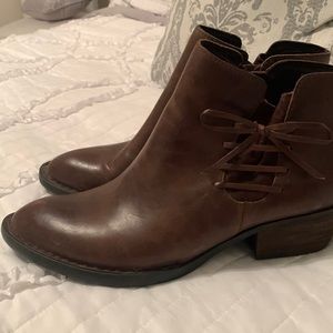 Born booties size 8.5